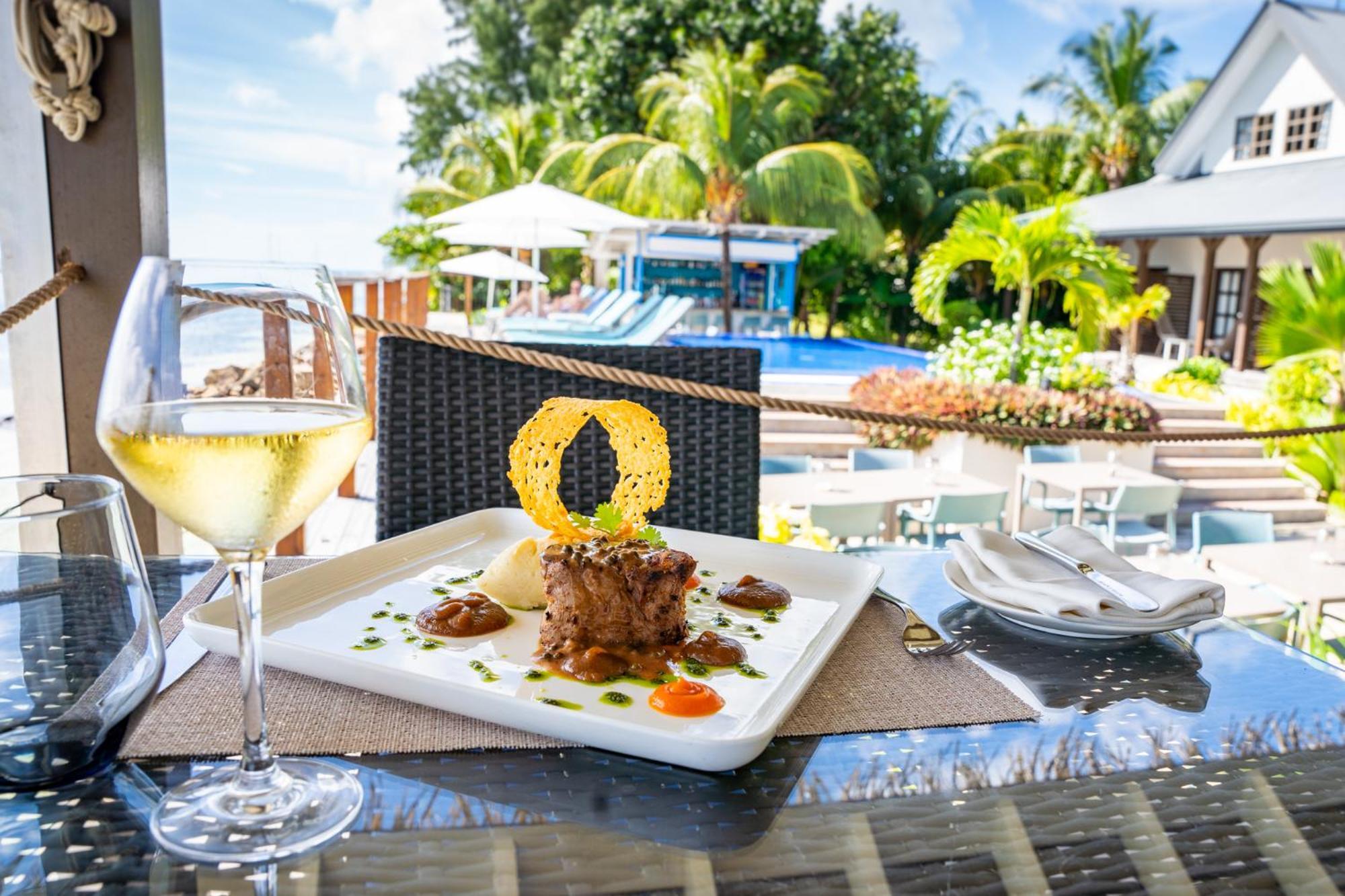 Le Nautique Waterfront Hotel La Digue Luaran gambar